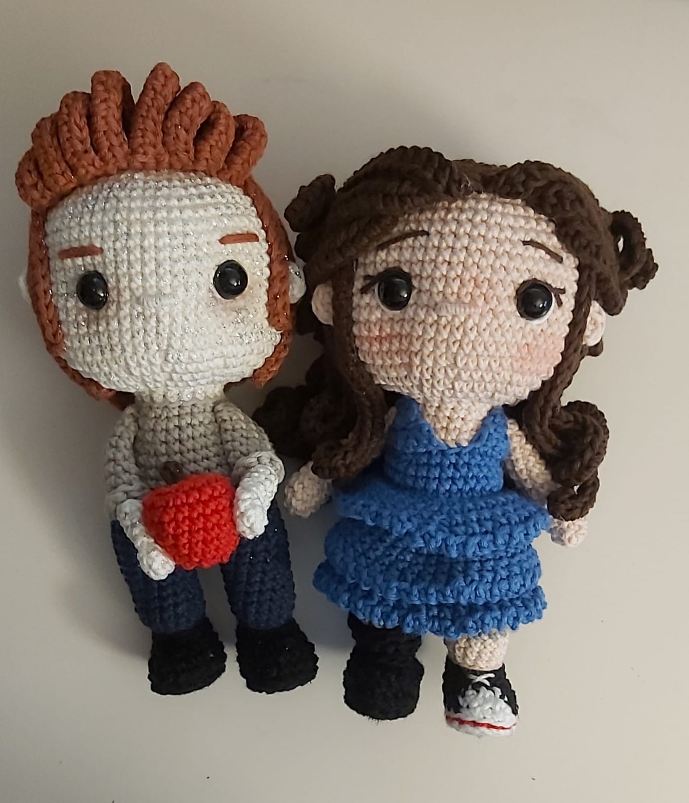 Cada amigurumi é tecido ponto a ponto, com fios macios e muito carinho pra morar na sua casa.